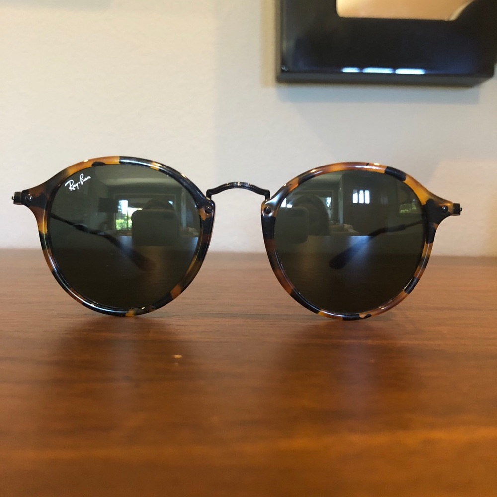 Rayban ‘Round Fleck’ sunglasses.Tortoise & Black.